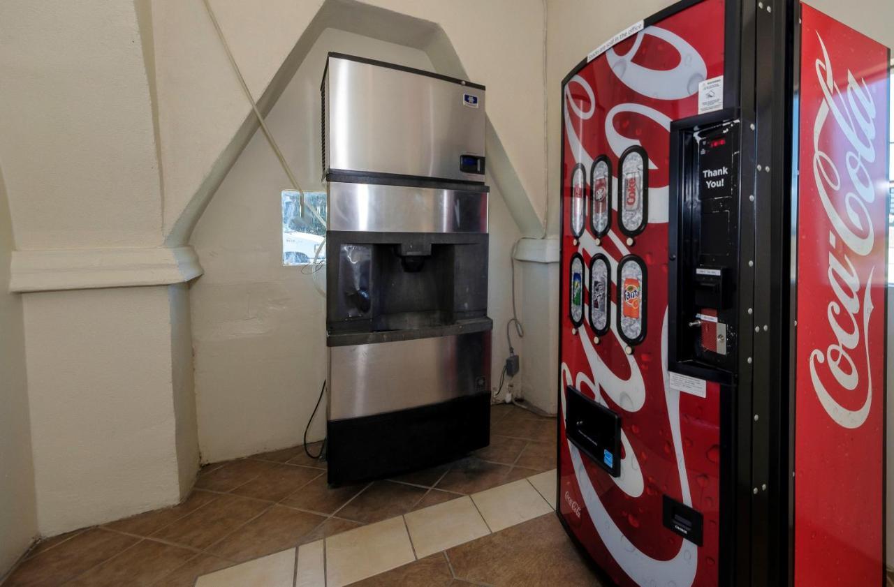 Red Roof Inn Arlington - Entertainment District Εξωτερικό φωτογραφία