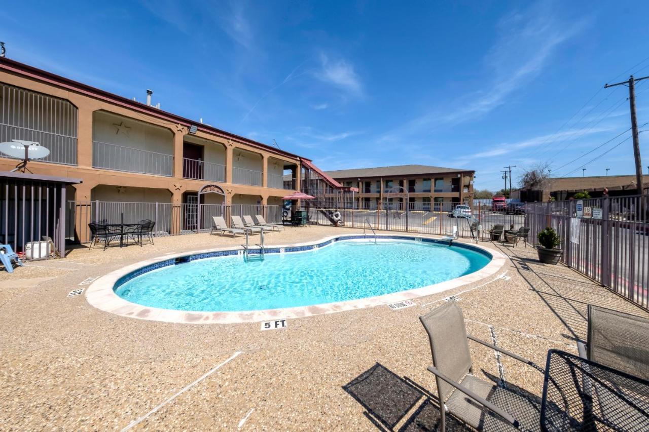 Red Roof Inn Arlington - Entertainment District Εξωτερικό φωτογραφία