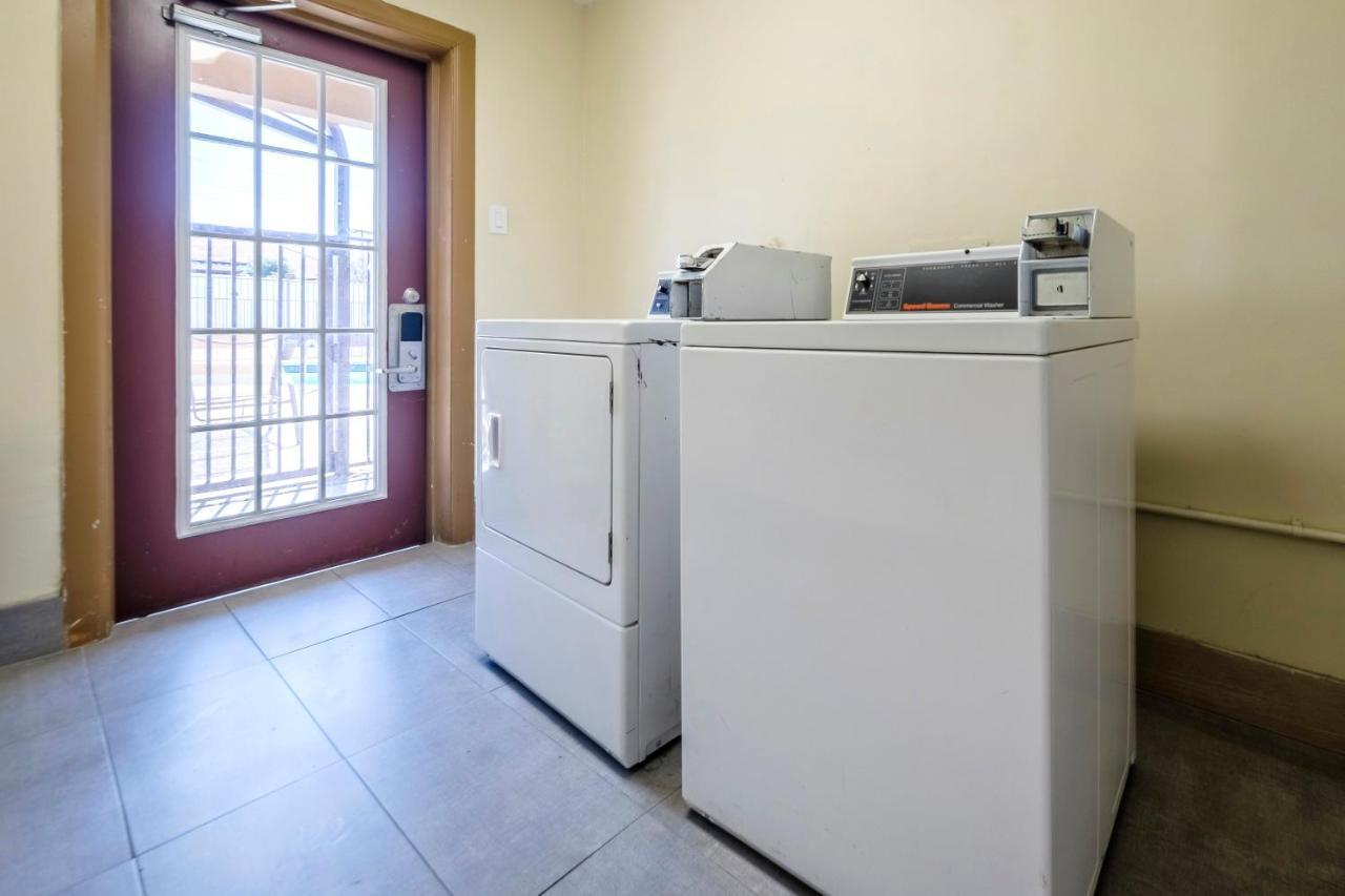 Red Roof Inn Arlington - Entertainment District Εξωτερικό φωτογραφία